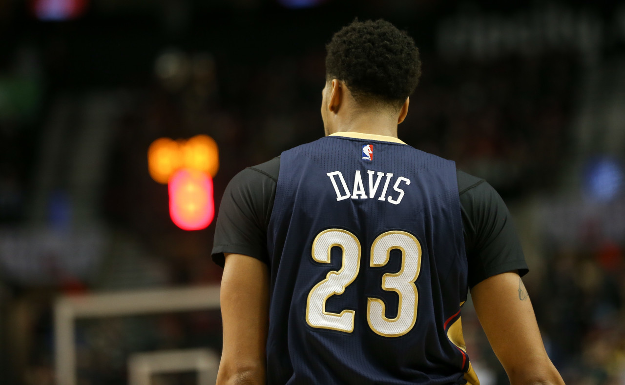 官方网站-23号球衣给了双向球员！美媒提问：鹈鹕应退役浓眉的23号球衣吗？